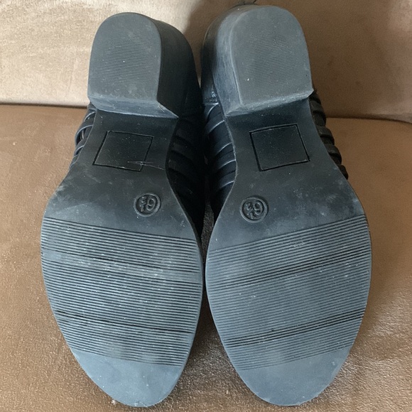 Ladies black ankle boots with weave design - Picture 3 of 3